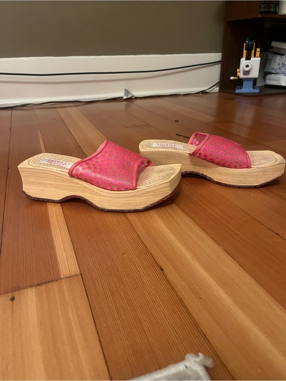 American Eagle Pink Floral Paltform Sandals - Picture 4 of 5